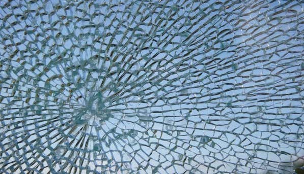 Spontani lom kaljenog sigurnosnog stakla usled uticaja nikl sulfida