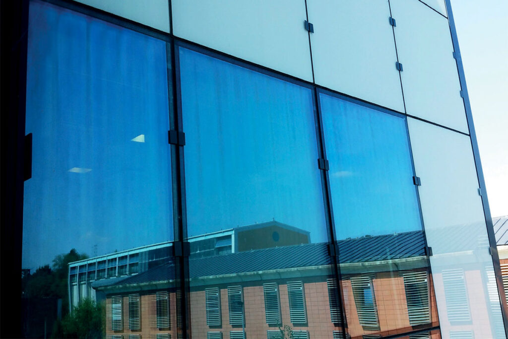 Slika 1. Anizotropija vidljiva na fasadi